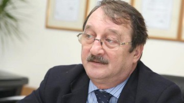 Mircea Băsescu are voie să meargă la serviciu